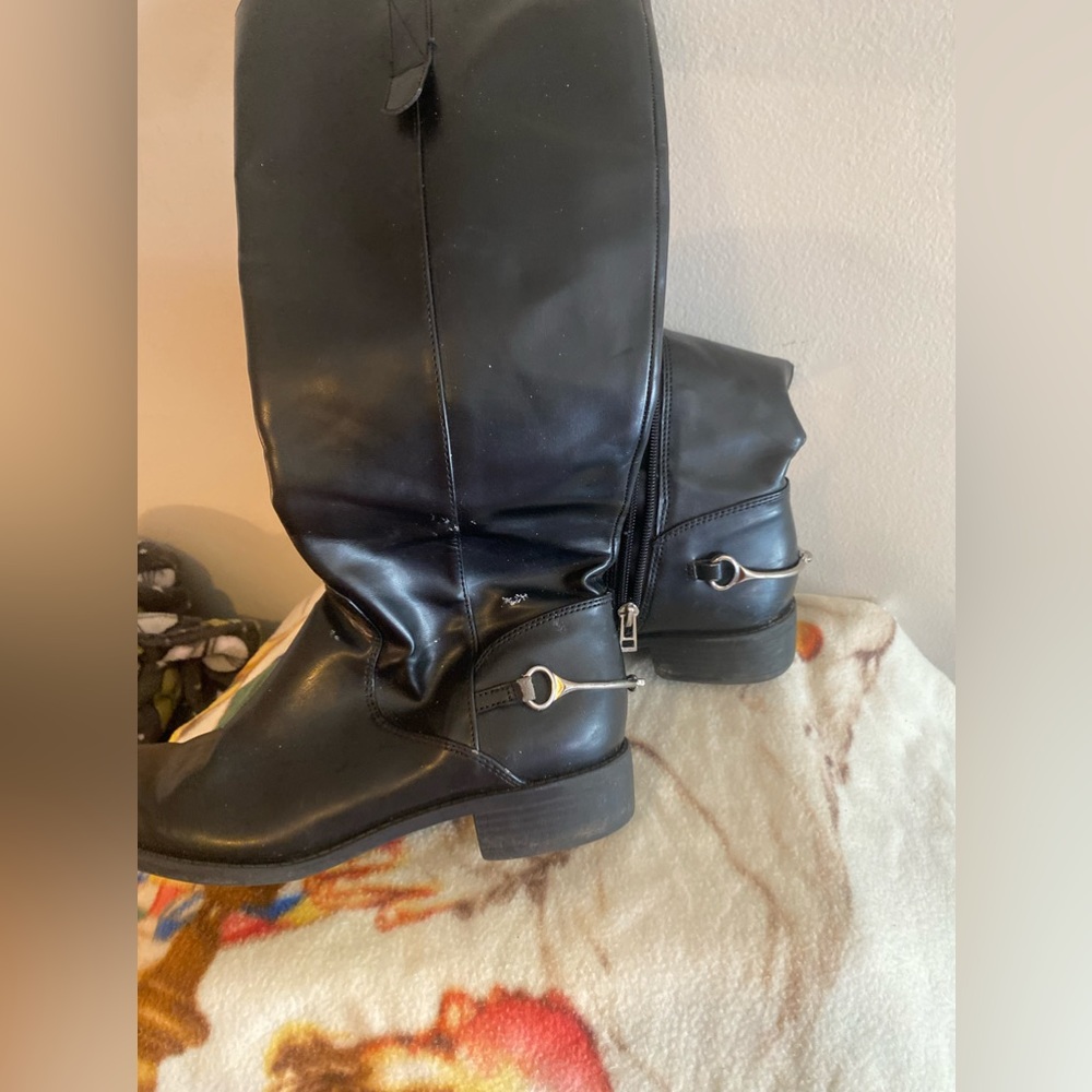 Sam & Libby Tall Black Leather Boots sz 8 pre owned with silver Hardware on Back